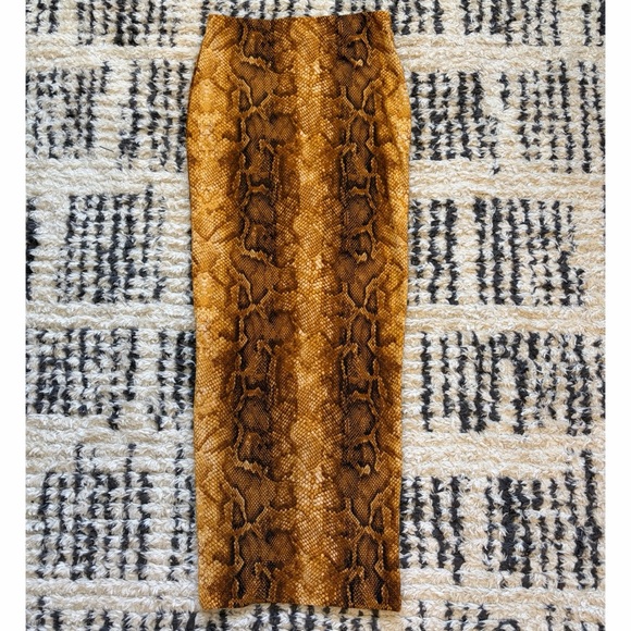 Bodycon Snakeskin Print Maxi Skirt - Picture 4 of 7